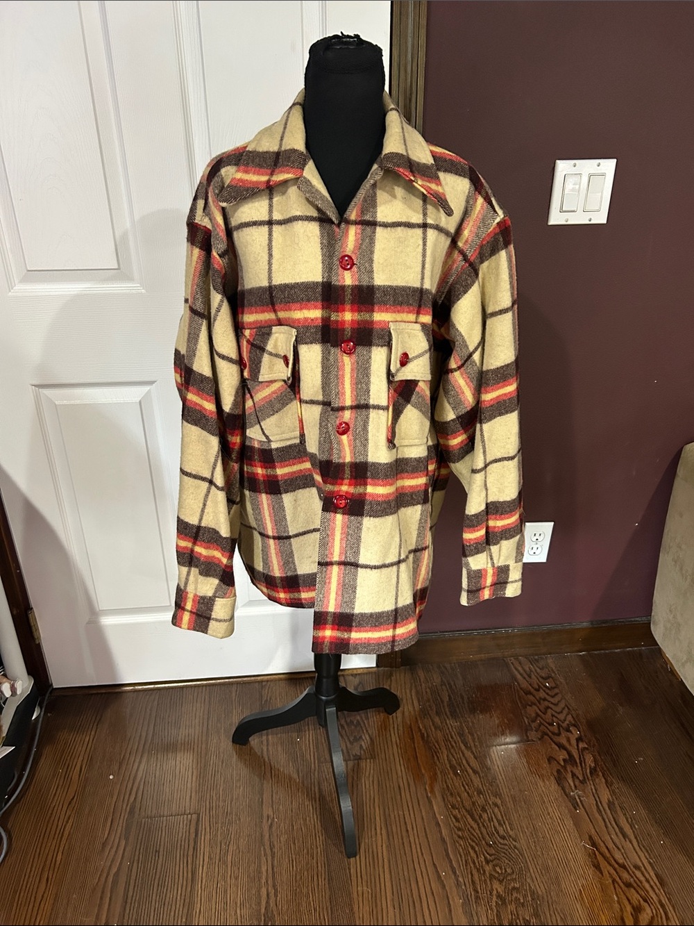 Montmac Aristocrat Plaid Button-Front Shirt beige and Red 70s wool jacket XXL
